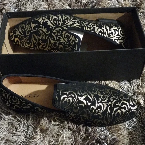 Jitia men's black and gold  slip on dress shoes. Size 12' - Picture 2 of 8